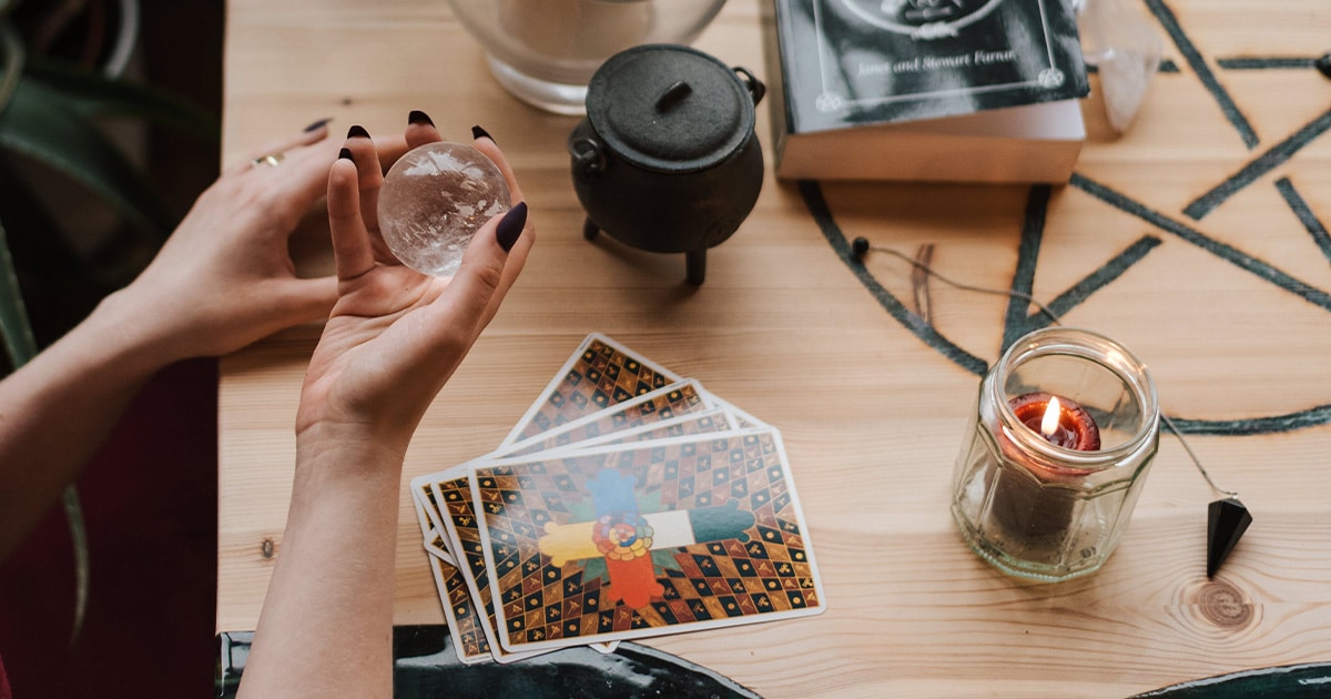 understanding-the-meaning-of-the-world-tarot-card